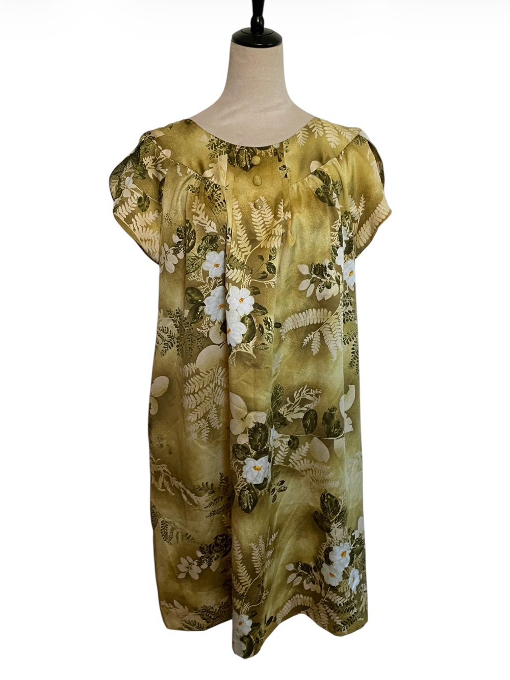 Vintage 1970s Pacific Isle Creations Hawaii Floral Dress